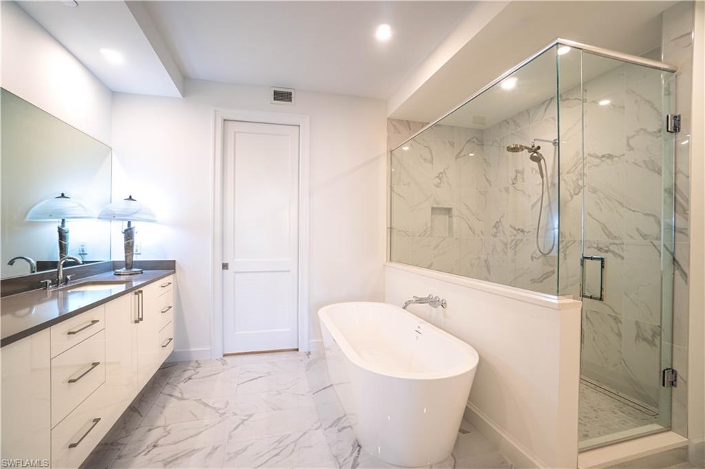 ELEVEN ELEVEN CENTRAL - Residential