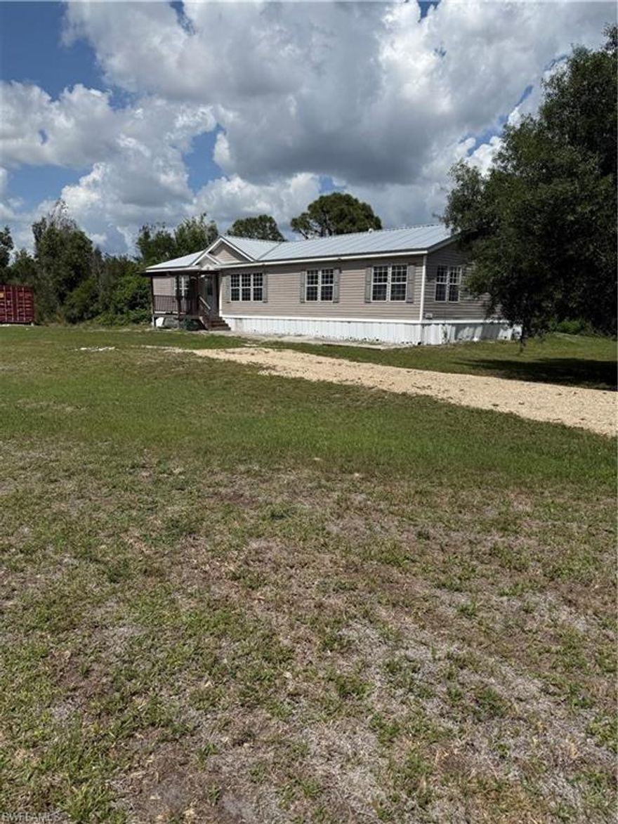Lots of room to roam on this 2.29 acres of land!  Country living but just a few minutes from shopping and schools.
This manufactured home has a newer roof put on in 2022, new ac was installed in September of 2024 and this manufactured home is over 1700 feet under air.  There is a partially fenced in yard and small porch off the back. This could be just the right location for you!
Use the showing time icon for appointments please.
