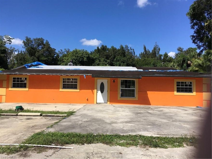 Handy-man Special! House needs work! 3342 s/f, on almost an acre, fully fenced. Would make a great compound for the right family. 
Very large Family home with 2-3 large living areas under 1 roof. Gigantic MBR (over 400s/f), with Gigantic master closet, huge MBA with jetted tub and separate shower. Sitting area with fireplace.
Kitchen with attached Dining Area. Family room. Additional MBR (queen) with en suite BA, and huge closet.
2 Additional bedrooms that share another bath room.
Another separate area that could be turned into an in-law apartment.
Outside is a porch that could easily be enclosed, overlooking a Huge pool.
Separate Utility building with three separate doors. Could be converted into another separate apartment, or used as a 3 car garage or workshop.