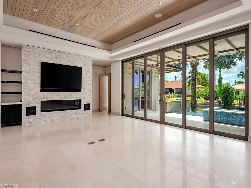 ROYAL HARBOR - Residential