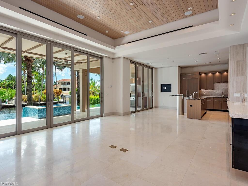 ROYAL HARBOR - Residential