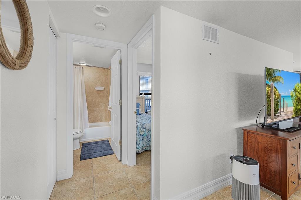 FOUR WINDS MARINA NORTH CONDO - Residential