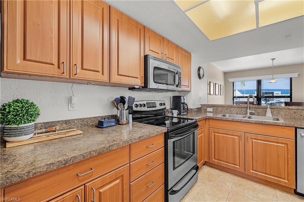 FOUR WINDS MARINA NORTH CONDO - Residential