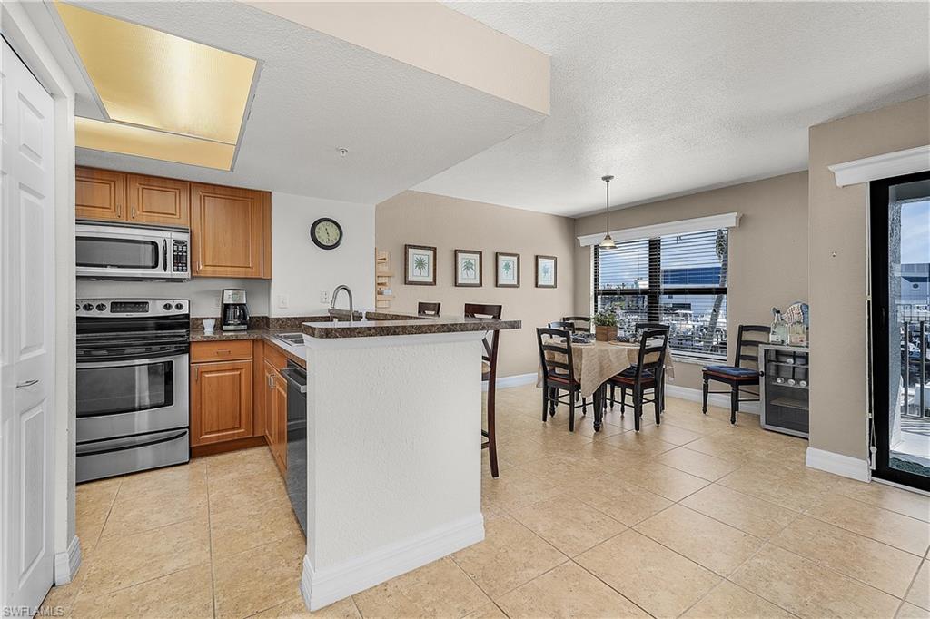 FOUR WINDS MARINA NORTH CONDO - Residential