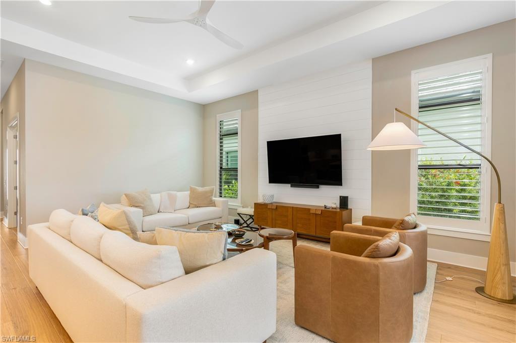 CAYMAS - Residential Lease