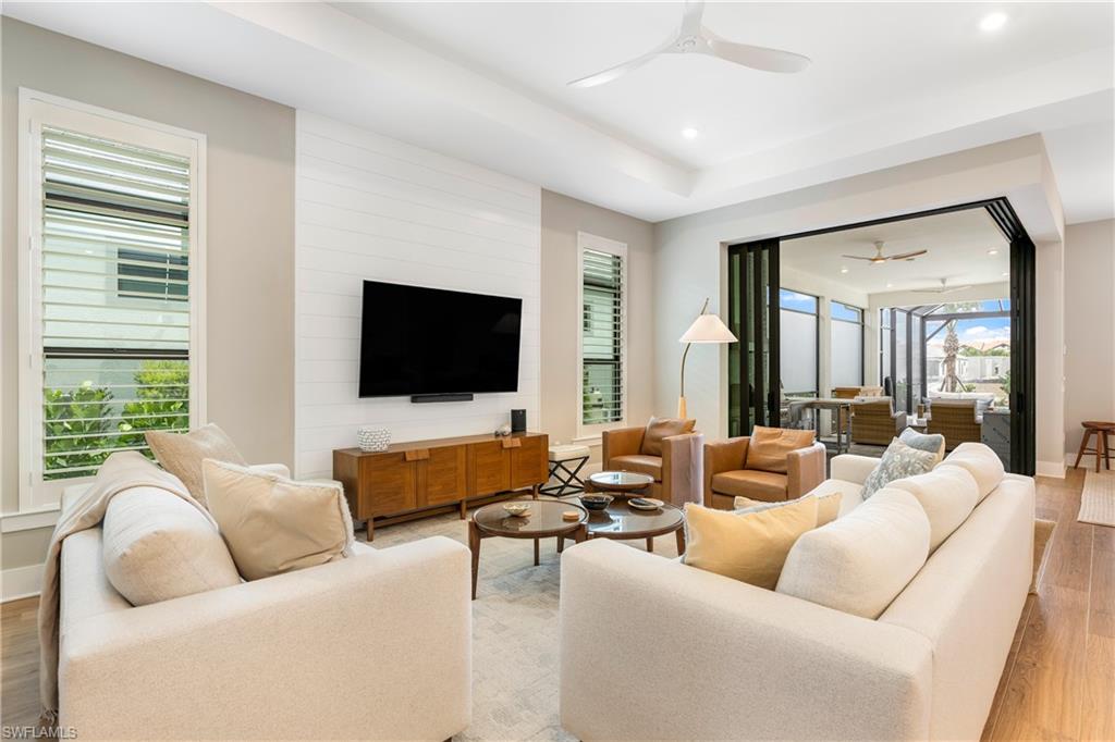 CAYMAS - Residential Lease