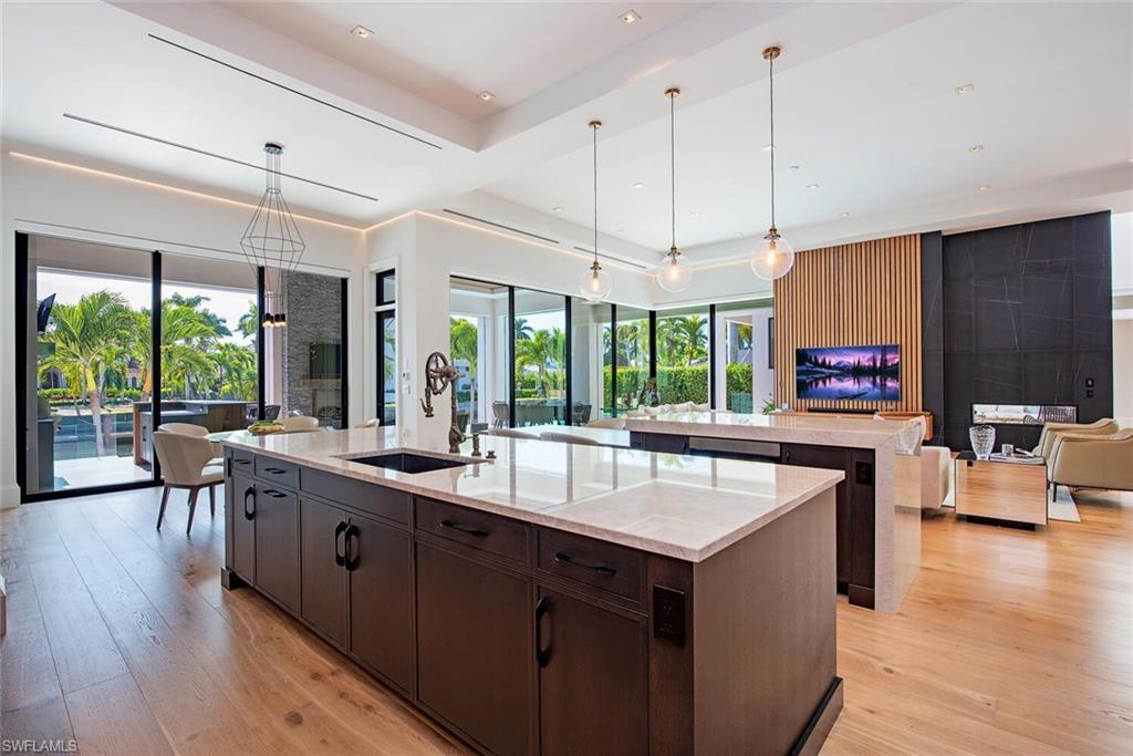 AQUALANE SHORES - Residential