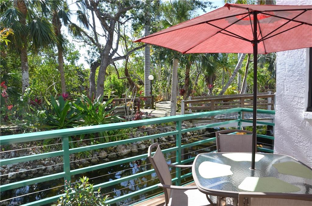 WATERFRONT IN NAPLES - Residential