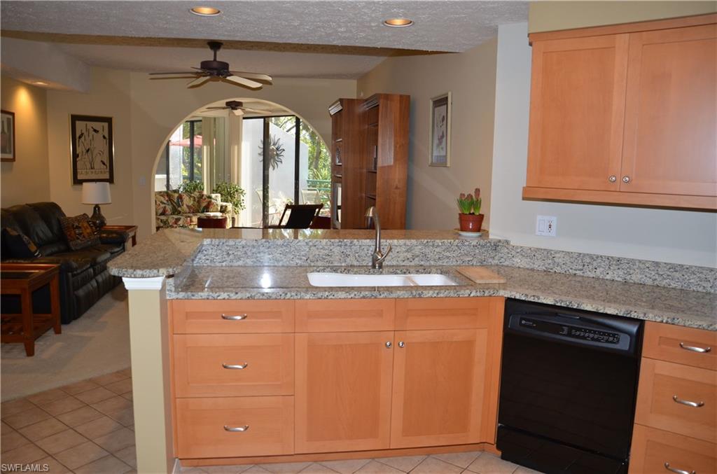 WATERFRONT IN NAPLES - Residential