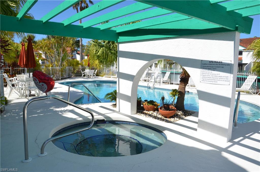 WATERFRONT IN NAPLES - Residential