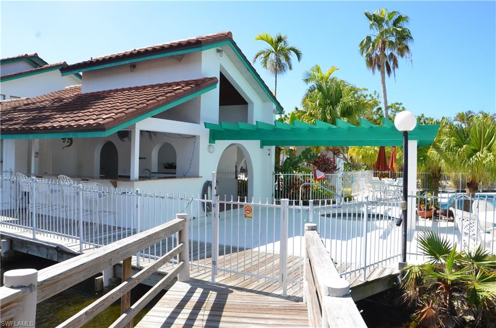 WATERFRONT IN NAPLES - Residential