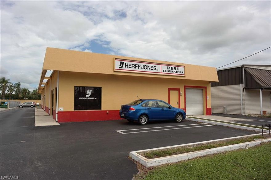 1000 sq ft office/retail with 70x70 fenced and gated outdoor storage or parking area. This unit is conveniently located directly off Rt.41 -only a few miles to the city of Fort Myers and only a short distance to I-75.Perfect for an A/C company , Pest Company or anyone who has need for vehicle parking at the end of the day. Space Available May 1, 2021
 Great South Fort Myers Location , Only a minute to US 41