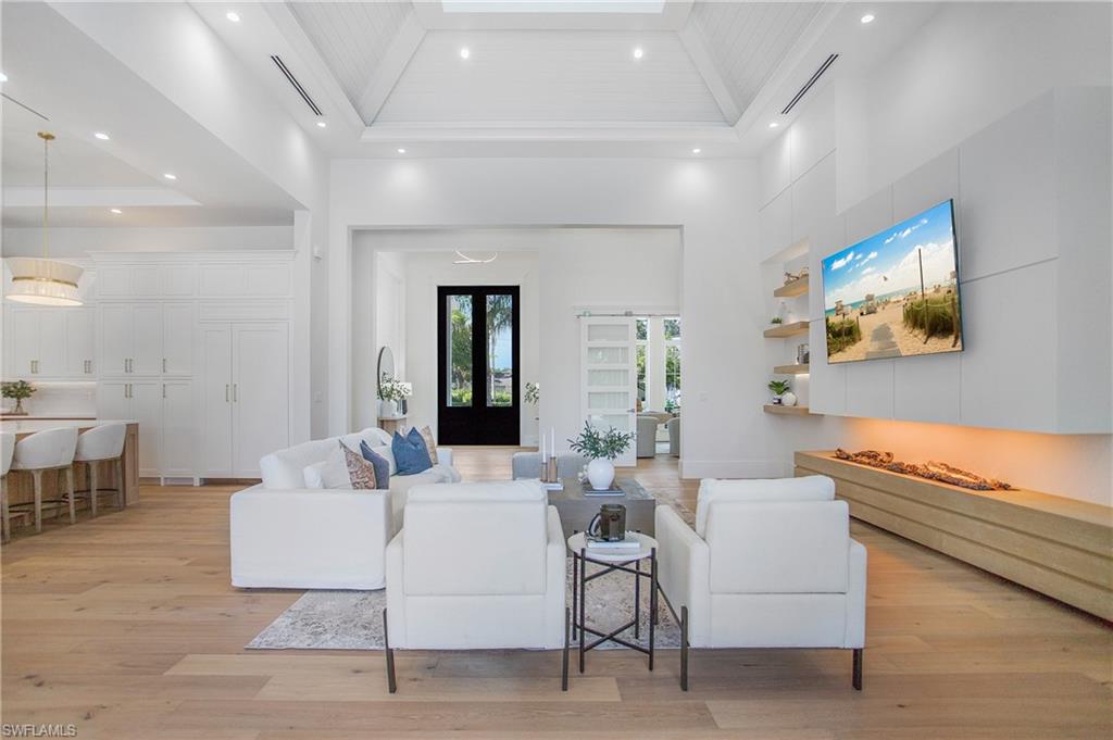 MOORINGS - Residential