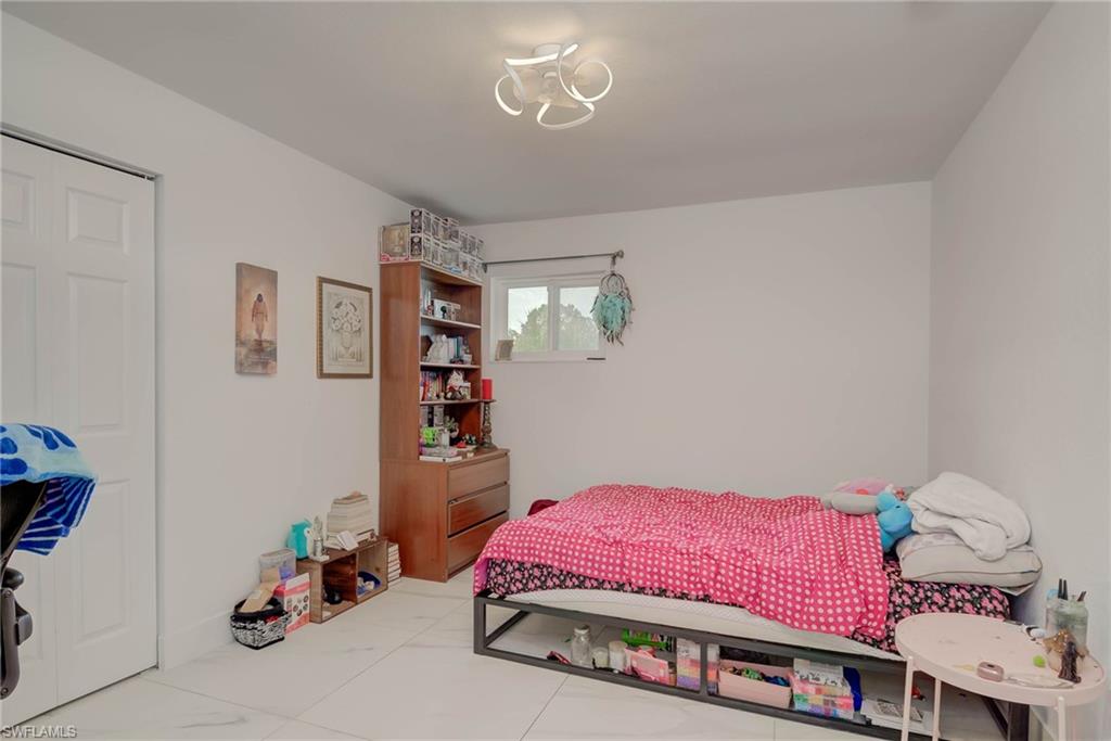 PARADISE SHORES - Residential