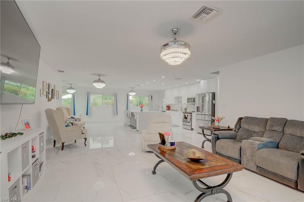 PARADISE SHORES - Residential