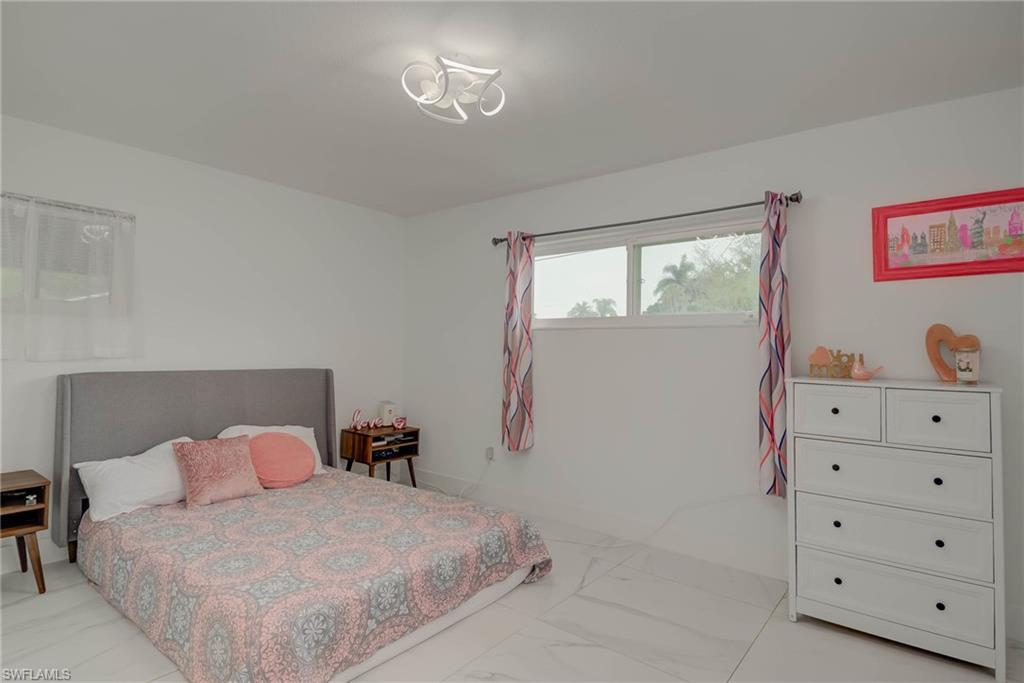 PARADISE SHORES - Residential