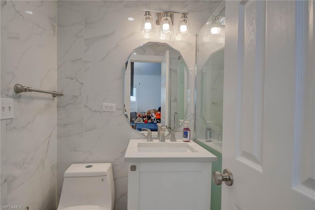 PARADISE SHORES - Residential