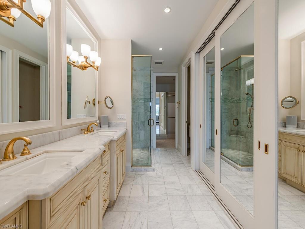 VENETIAN VILLAS - Residential