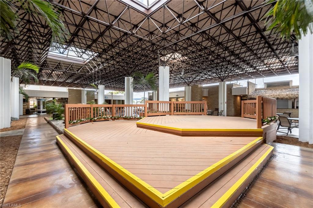 SEVEN LAKES - Residential