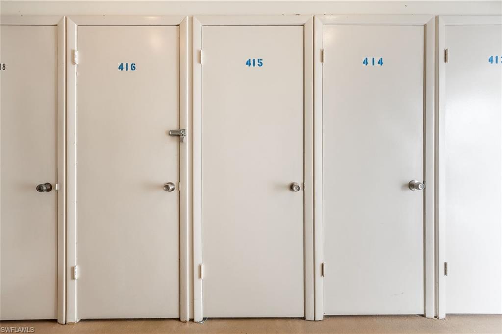 SEVEN LAKES - Residential