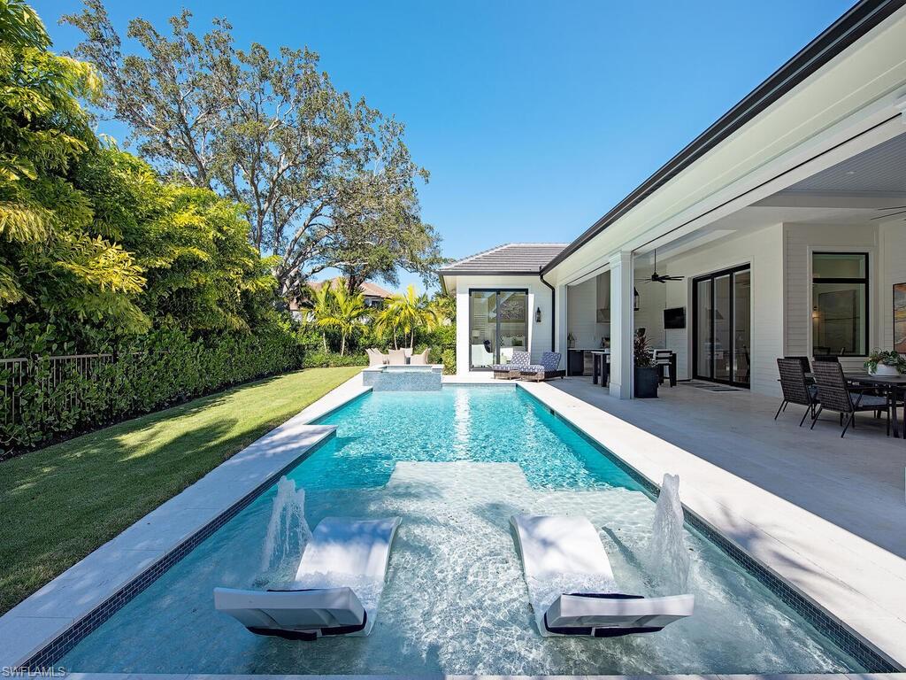 PELICAN BAY WOODS - Residential