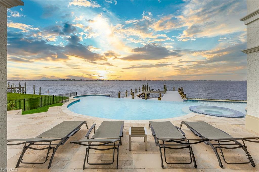 YACHT CLUB - Residential