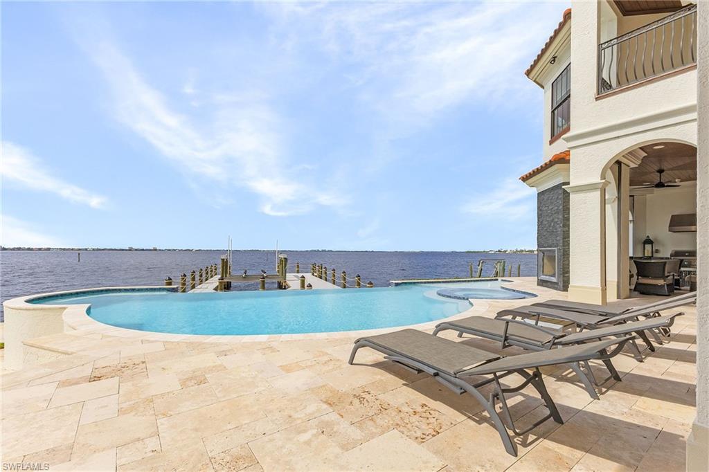 YACHT CLUB - Residential