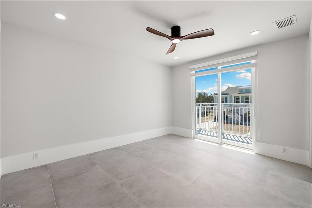 121 Hibiscus DR