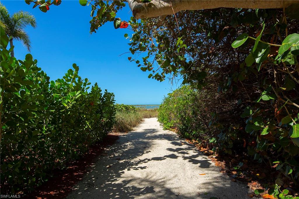 HIDEAWAY BEACH - Land