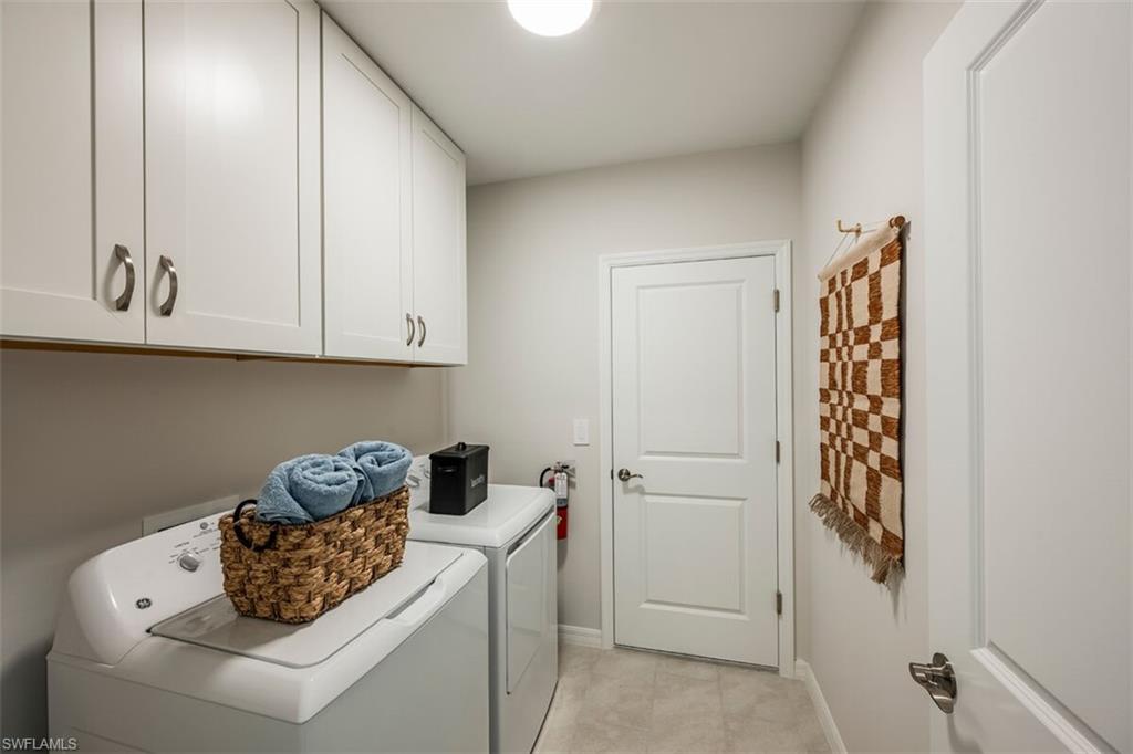 WHISPERING LAKES - Residential