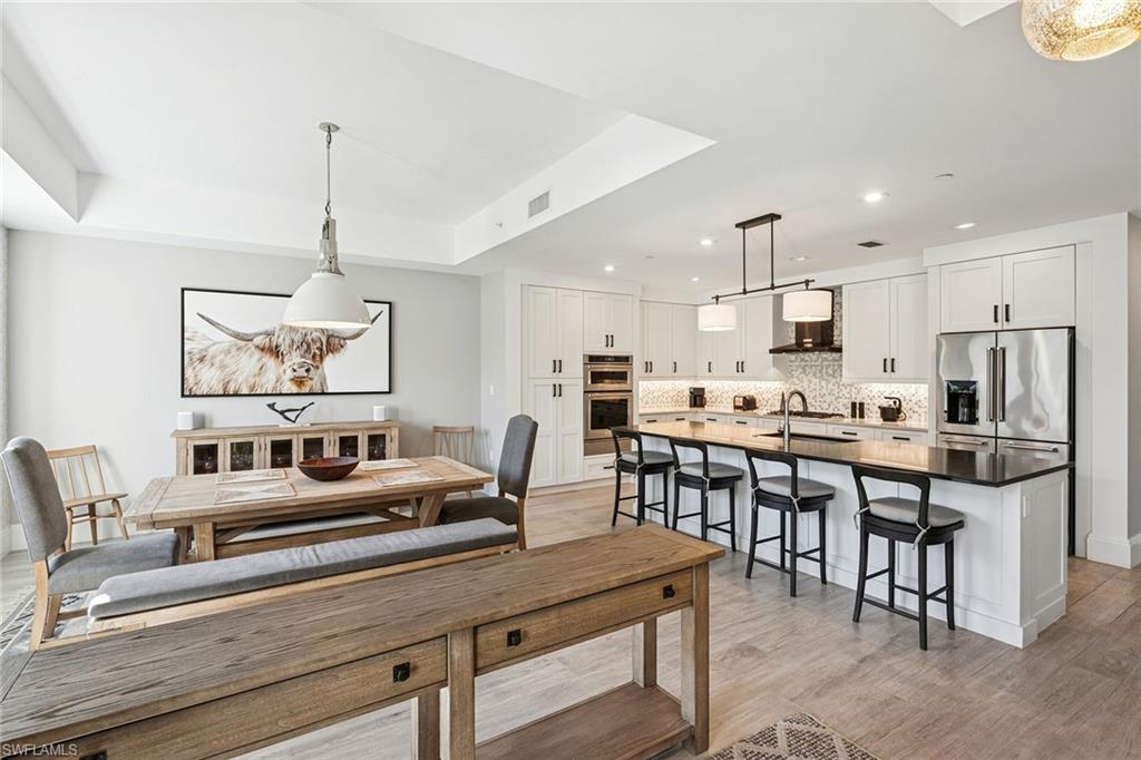 NAPLES SQUARE - Residential