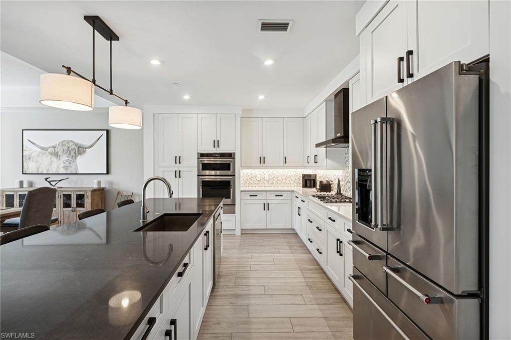 NAPLES SQUARE - Residential