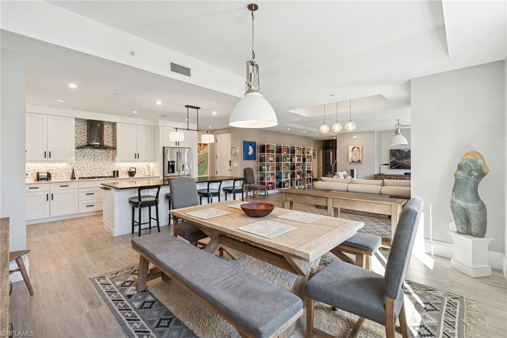 NAPLES SQUARE - Residential