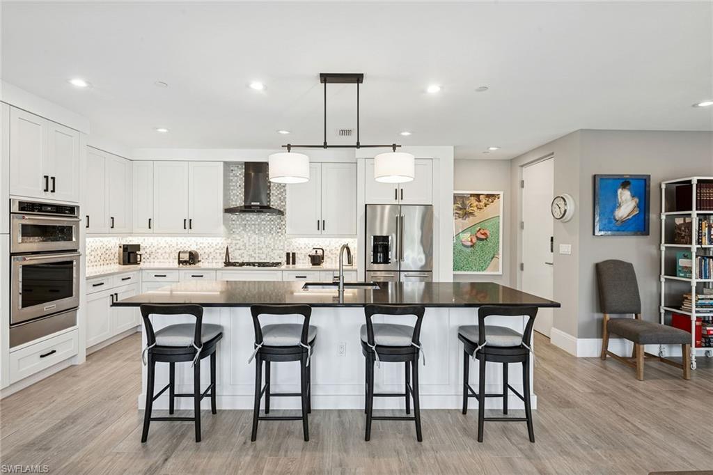 NAPLES SQUARE - Residential