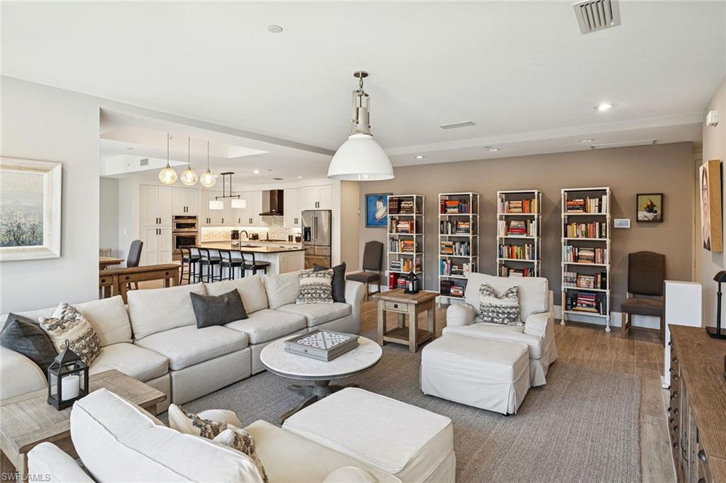 NAPLES SQUARE - Residential