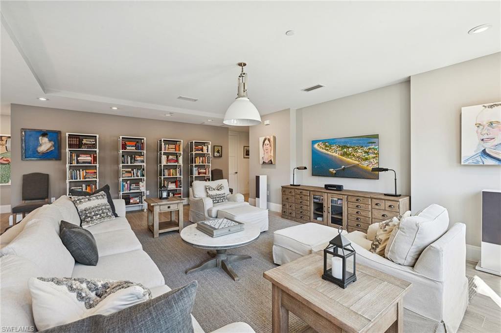 NAPLES SQUARE - Residential