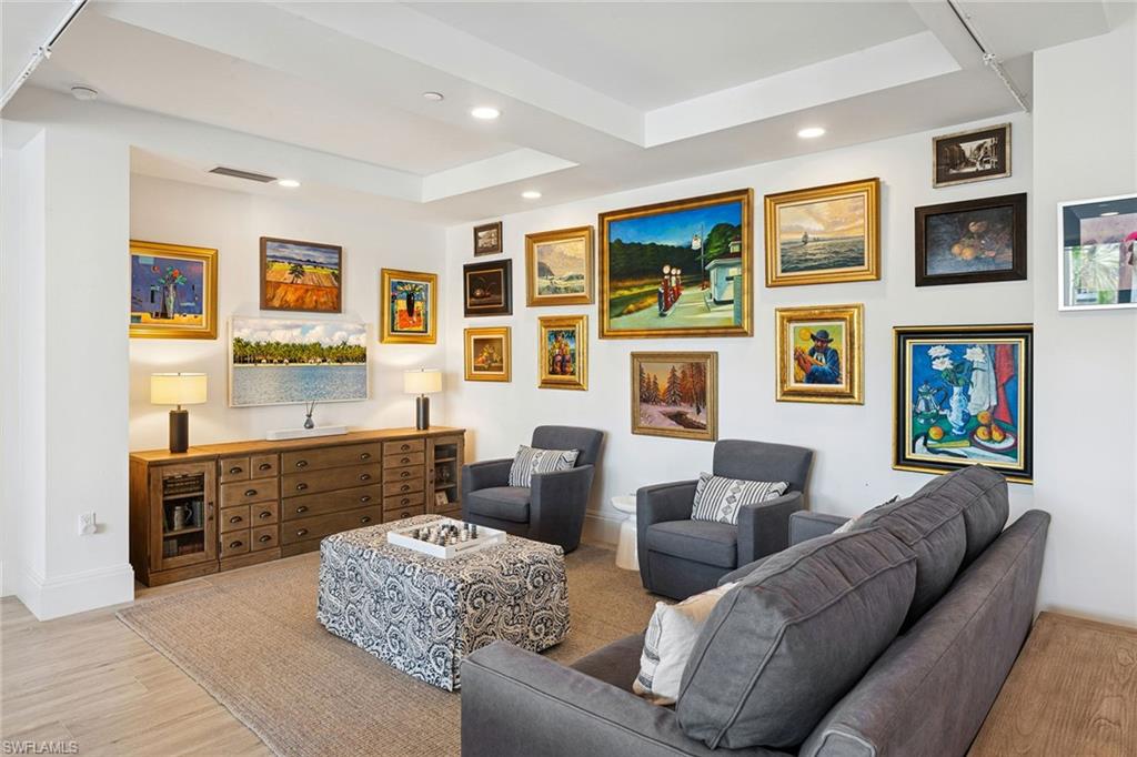 NAPLES SQUARE - Residential