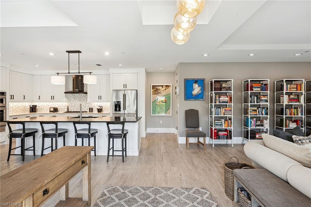 NAPLES SQUARE - Residential