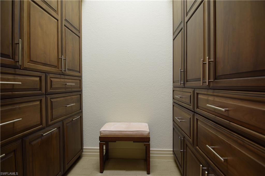 LONGSHORE LAKE - Residential