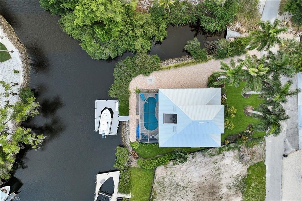 3858 Riviera CIR