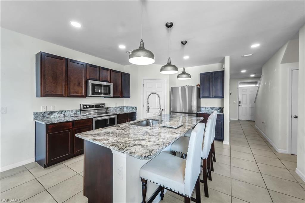 2628 Manzilla LN