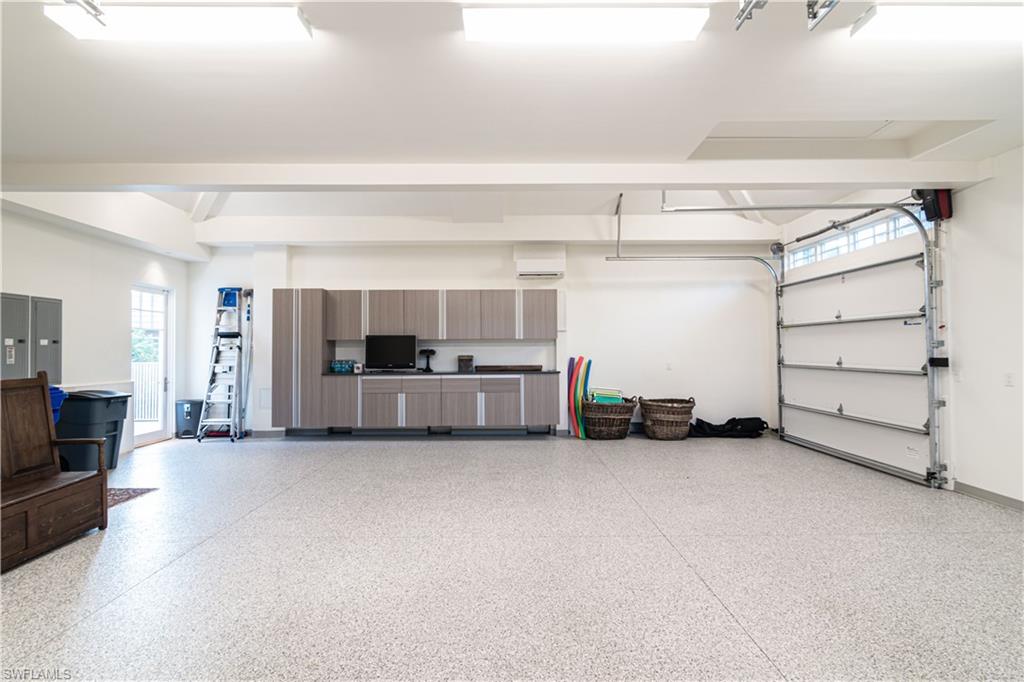 AQUALANE SHORES - Residential