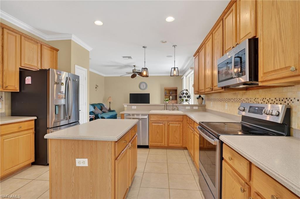 VALENCIA LAKES - Residential