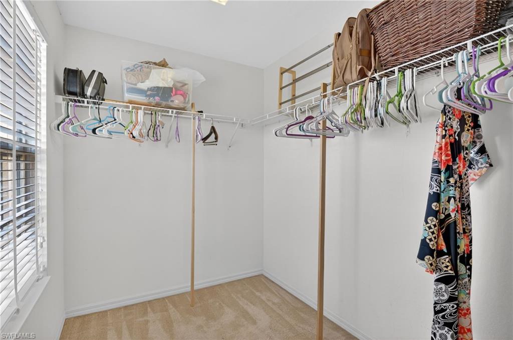 VALENCIA LAKES - Residential