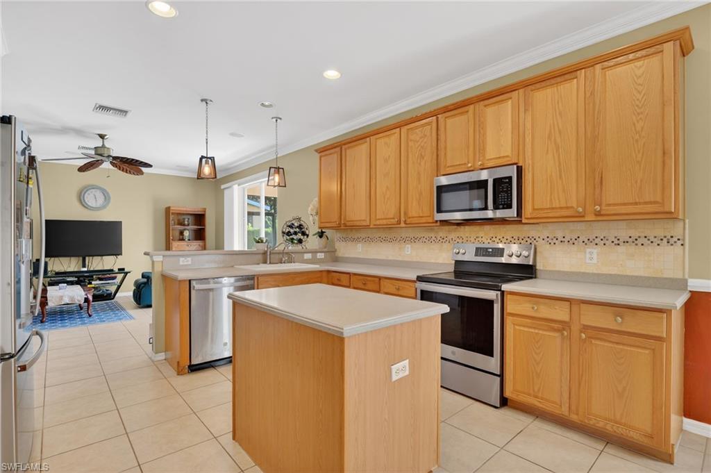 VALENCIA LAKES - Residential