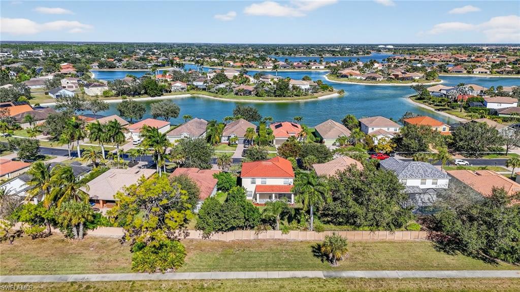VALENCIA LAKES - Residential