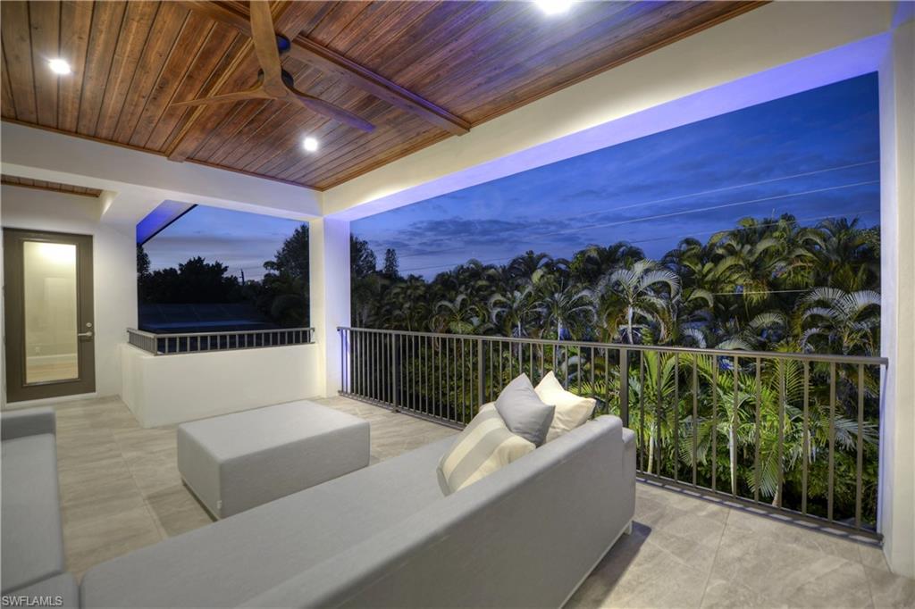 MOORINGS - Residential