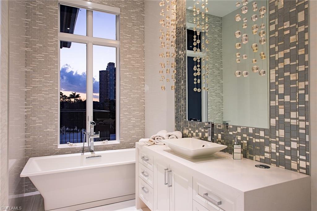 BAY WOODS - Residential