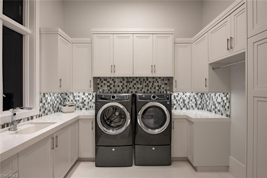 BAY WOODS - Residential