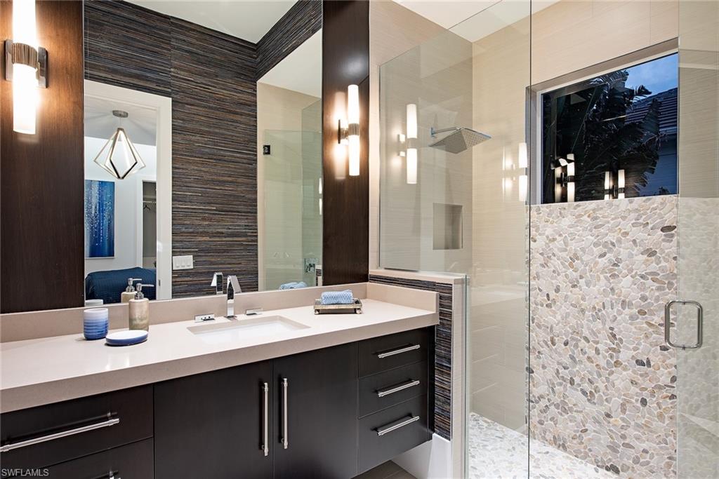 BAY WOODS - Residential